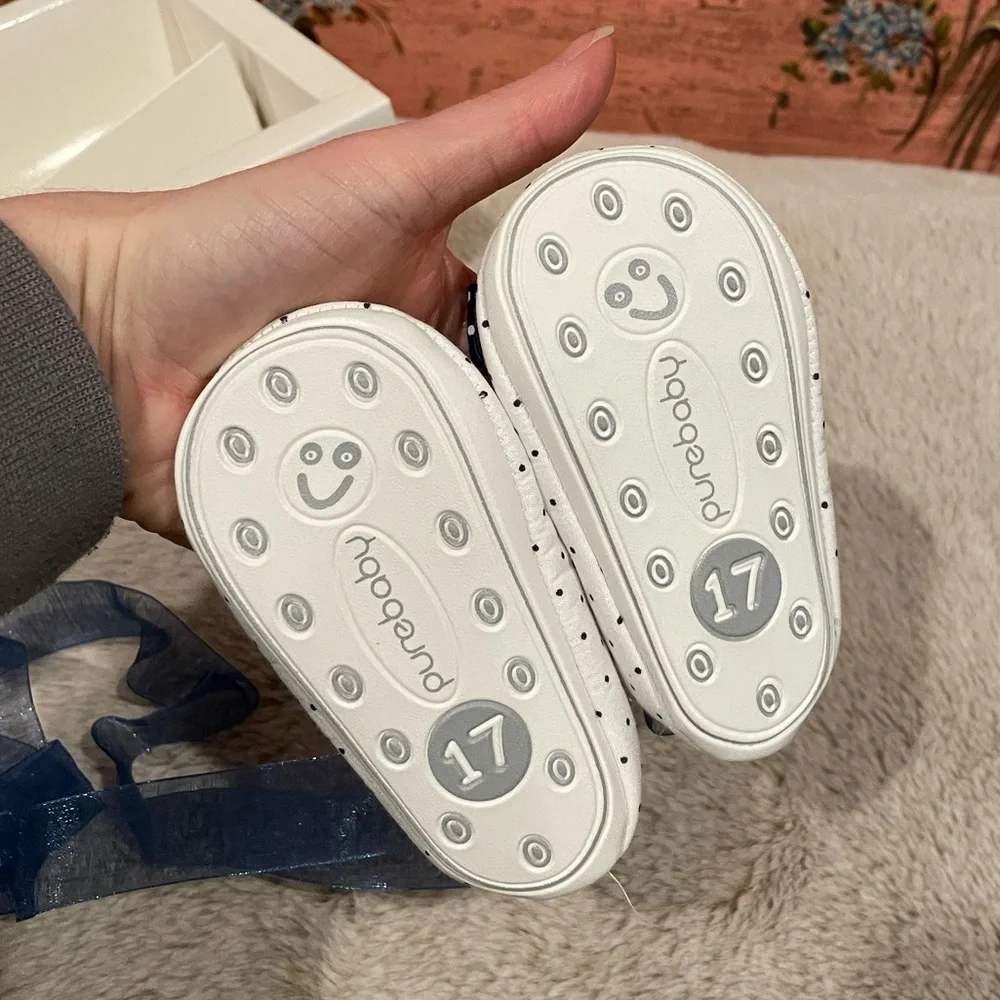 Gorgeous Baby shoes white with navy polka dot & bow Size 2